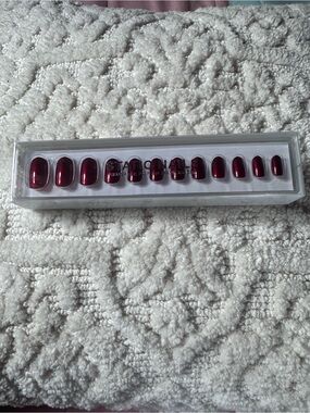 Static Nails reusable  Burgundy Press-On Nail Set
